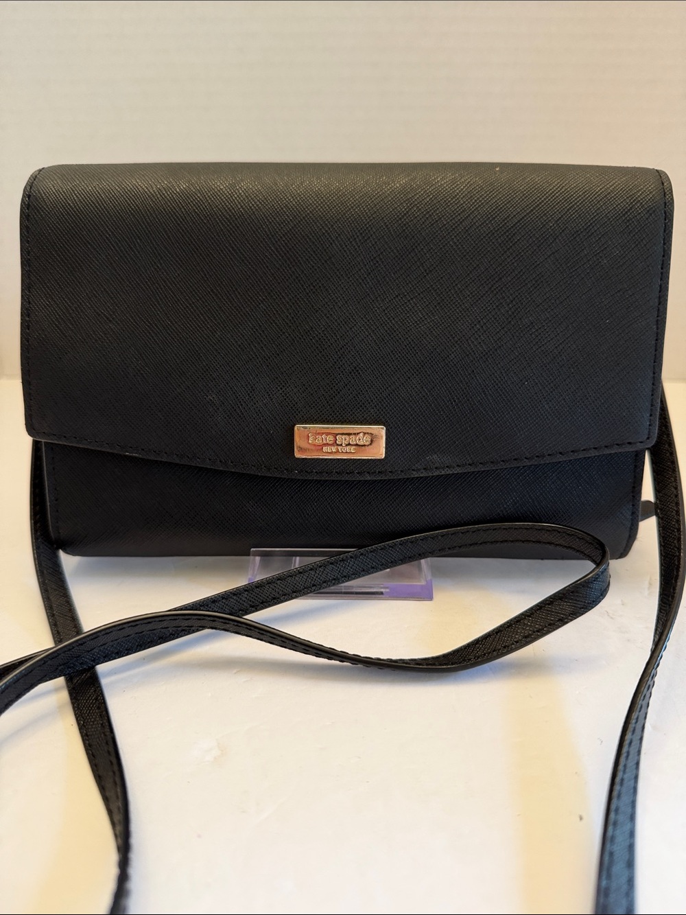 kate spade Laurel Way Winni Saffiano Crossbody Wallet with Gold Logo Plaque